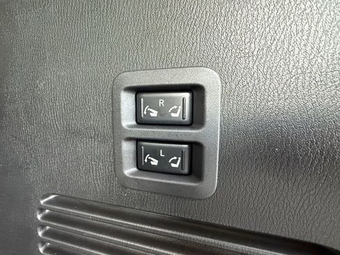 Used 2022 Nissan Armada Platinum w/ Captain's Chairs Package image 22