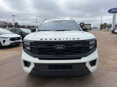Used 2025 Ford Expedition Platinum w/ Stealth Appearance Package AWD/4WD image 3