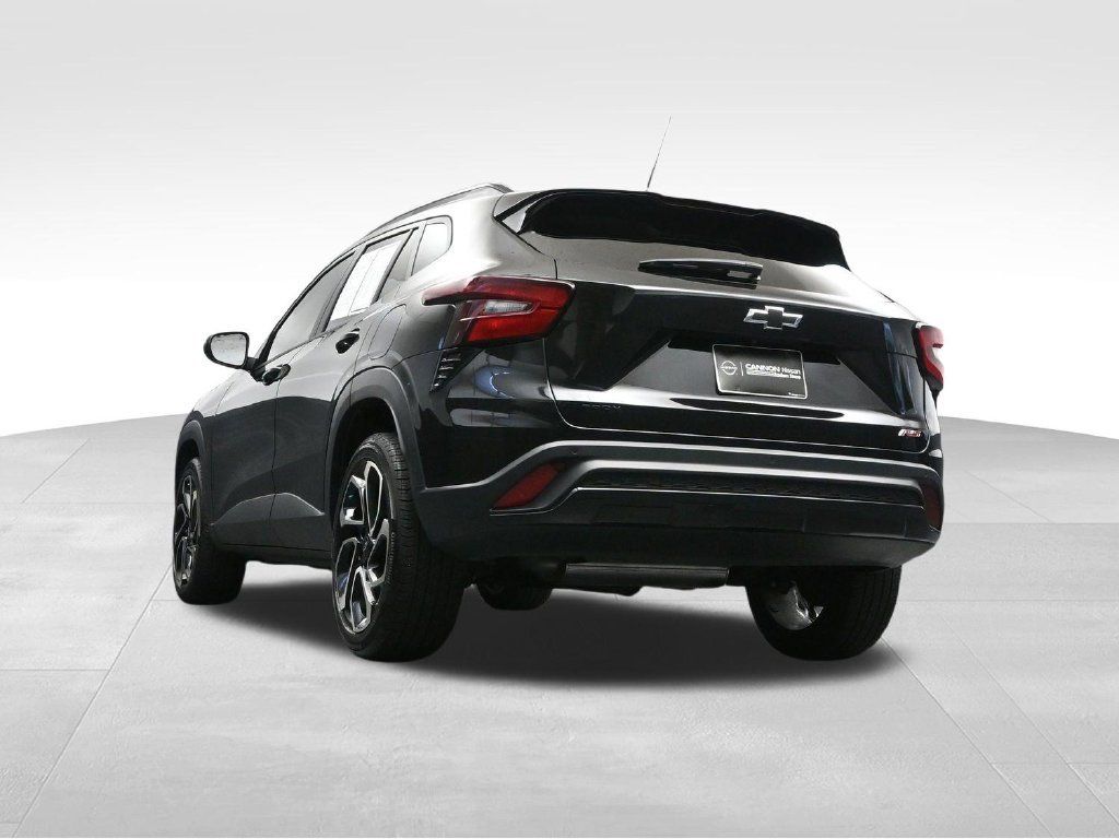 Used 2025 Chevrolet Trax RS w/ Driver Confidence Package FWD image 23
