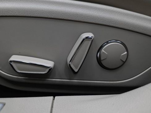 Used 2018 Lincoln MKZ Premiere FWD image 28
