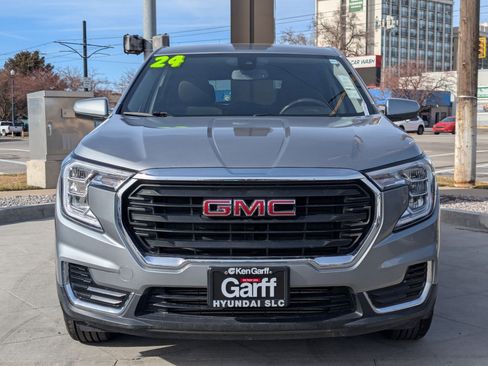 Used 2024 GMC Terrain SLE image 11