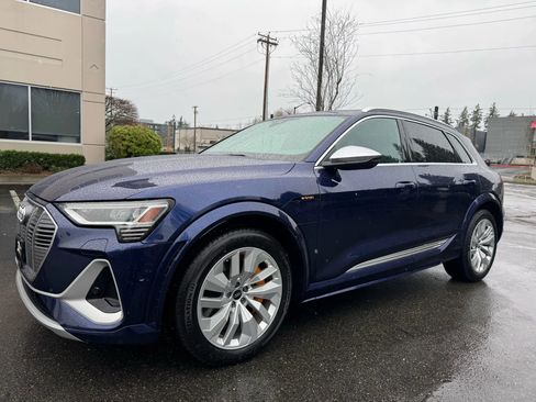 Used 2022 Audi e-tron S Premium Plus image 5