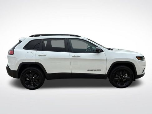 Used 2023 Jeep Cherokee Altitude Lux w/ Mopar Interior Package AWD/4WD image 5