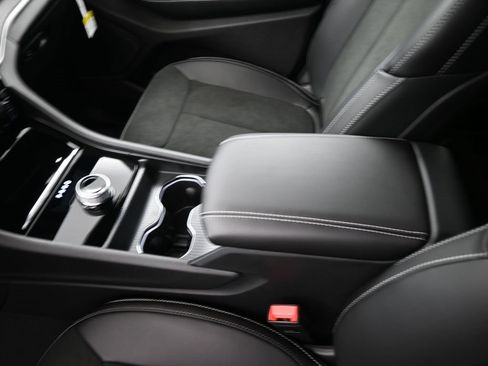 New 2025 Jeep Grand Cherokee L Altitude image 33