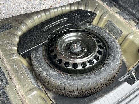 Used 2017 Chevrolet Malibu LT image 12