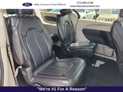 Used 2023 Chrysler Pacifica Touring-L FWD image 30