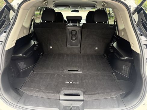 Used 2018 Nissan Rogue SV w/ Premium Package FWD image 21