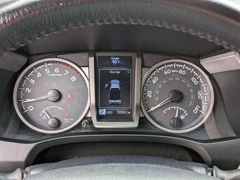 Used 2017 Toyota Tacoma SR5 AWD/4WD image 19