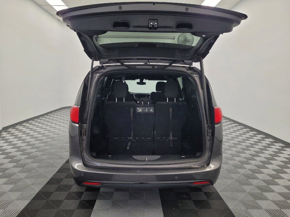 Used 2019 Chrysler Pacifica Touring Plus w/ S Appearance Package FWD image 29