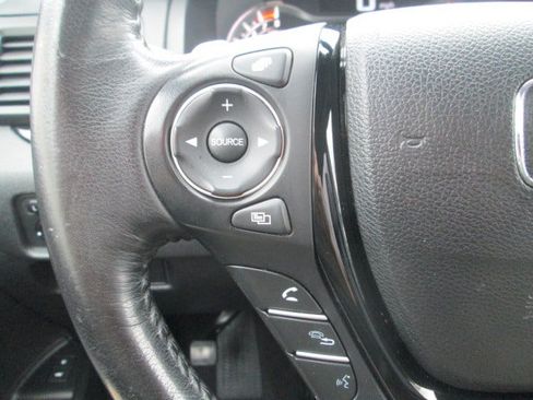 Used 2018 Honda Pilot Touring image 25