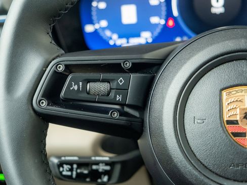 Certified 2025 Porsche Macan Electric image 27