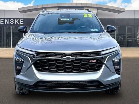 Certified 2025 Chevrolet Trax RS image 3