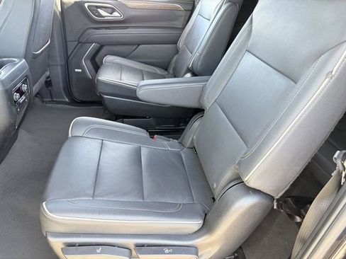 Used 2023 Chevrolet Suburban Premier image 27