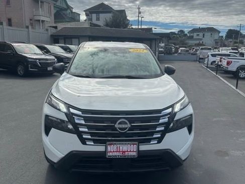 Used 2024 Nissan Rogue S image 7