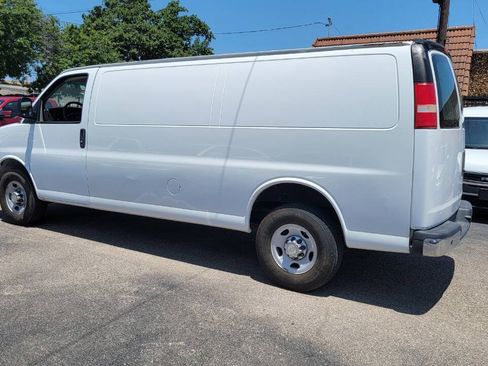 Used 2014 Chevrolet Express 3500 Extended RWD image 7