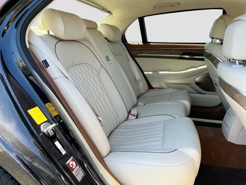 Used 2020 Genesis G90 3.3T Premium RWD image 28