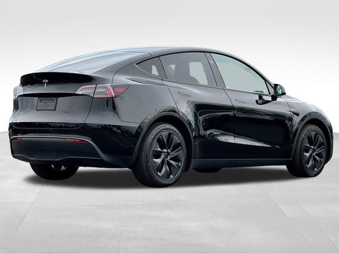 Used 2025 Tesla Model Y Long Range RWD image 7