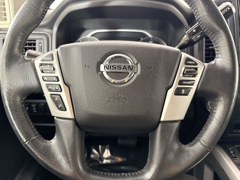 Used 2022 Nissan Titan SV w/ SV Convenience Package RWD image 16