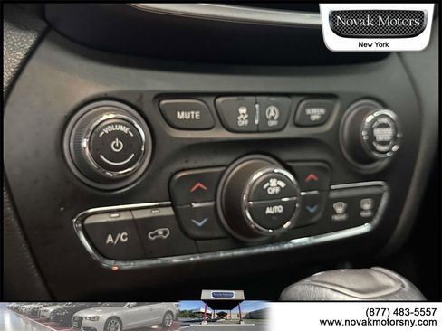 Used 2022 Jeep Cherokee Limited image 23