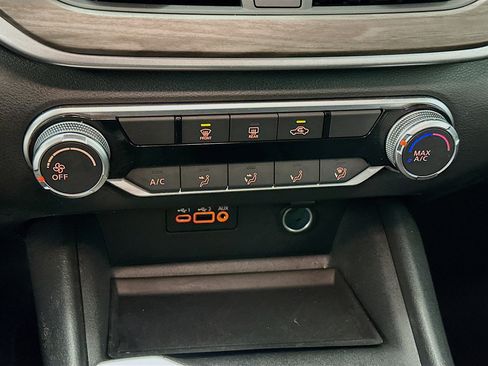 Used 2025 Nissan Altima 2.5 SV FWD image 24