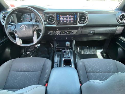 Used 2017 Toyota Tacoma TRD Sport w/ Tow Package (A/T) AWD/4WD image 6