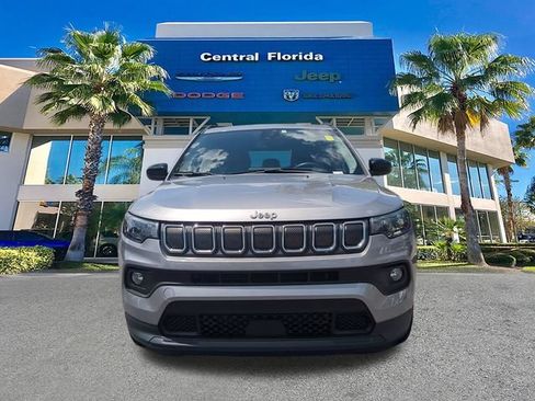 Used 2022 Jeep Compass Latitude w/ Sun and Sound Group FWD image 3