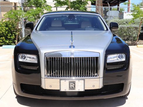 Used 2010 Rolls-Royce Ghost image 3