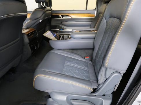 Used 2022 Jeep Grand Wagoneer Series III image 10