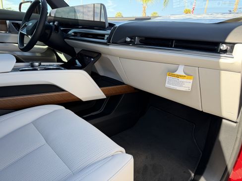 New 2026 Cadillac Vistiq Luxury AWD/4WD image 13
