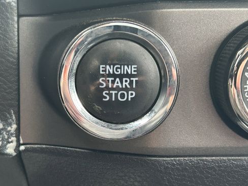 Used 2018 Toyota Tacoma TRD Sport AWD/4WD image 30