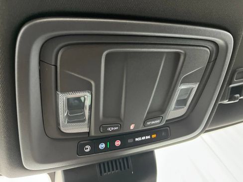 Used 2022 Chevrolet Silverado 1500 LTZ AWD/4WD image 17