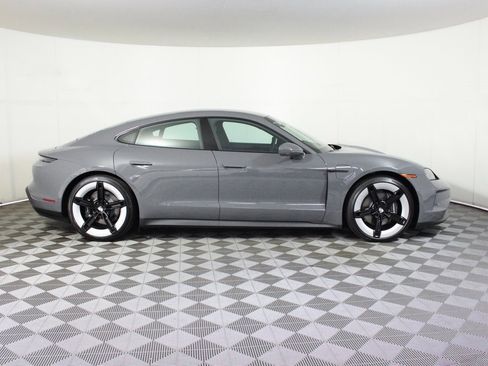 Used 2025 Porsche Taycan image 8