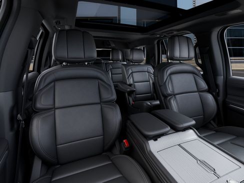 New 2027 Lincoln Navigator Reserve w/ Jet Appearance Package AWD/4WD image 10