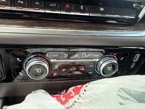 Used 2022 GMC Sierra 1500 Elevation w/ Elevation Premium Package AWD/4WD image 17