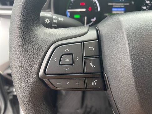 Used 2025 Toyota Sienna LE w/ LE Plus Package FWD image 33