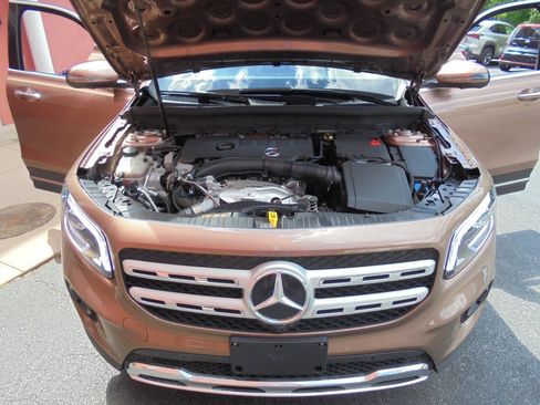 Used 2022 Mercedes-Benz GLB 250 4MATIC image 32