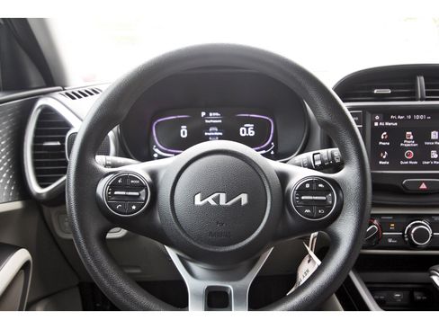 Used 2023 Kia Soul LX w/ LX Technology Package image 14