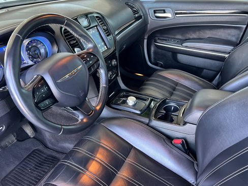Used 2019 Chrysler 300 S RWD image 7