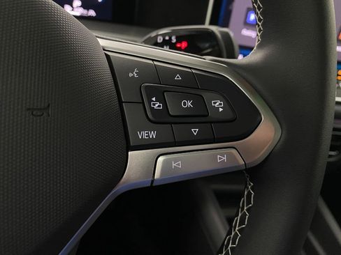 New 2025 Volkswagen Tiguan SE image 17