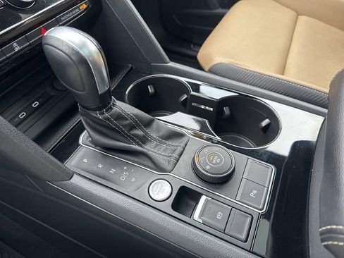 Used 2022 Volkswagen Atlas Cross Sport SEL R-Line image 22