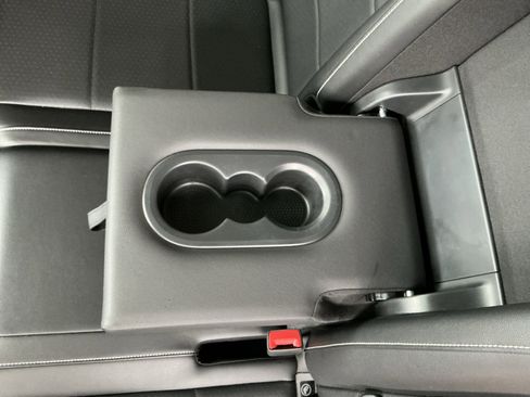 Used 2021 Volkswagen Tiguan SE w/ Panoramic Sunroof Package image 30