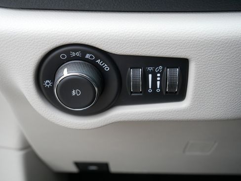 Used 2021 Chrysler Pacifica Touring-L w/ Premium & Safety Sphere Group FWD image 24