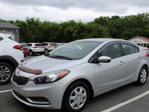 Used 2015 Kia Forte LX FWD image 1