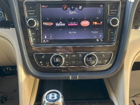 Used 2019 Bentley Bentayga image 19