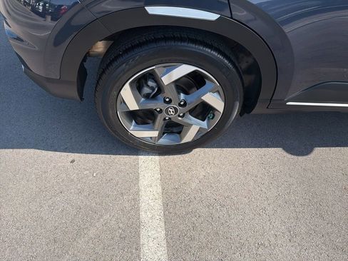 Certified 2025 Hyundai Venue Limited FWD image 23