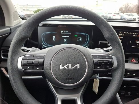 New 2025 Kia Sportage LX image 13