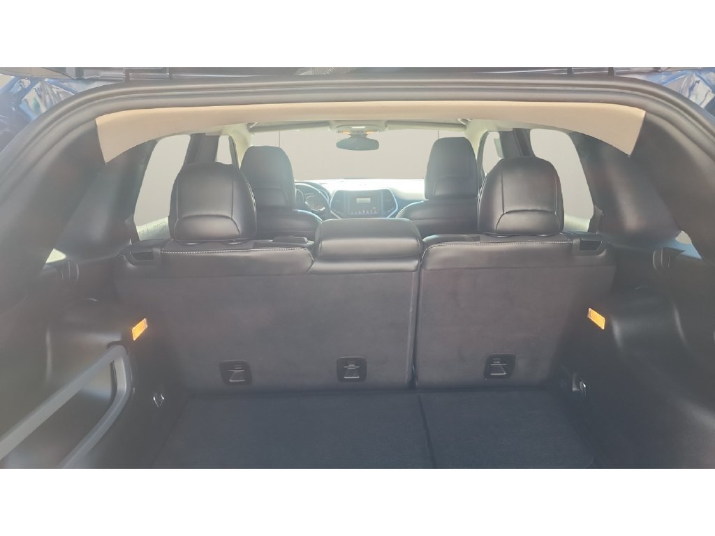 Used 2018 Jeep Cherokee Latitude Plus FWD image 12