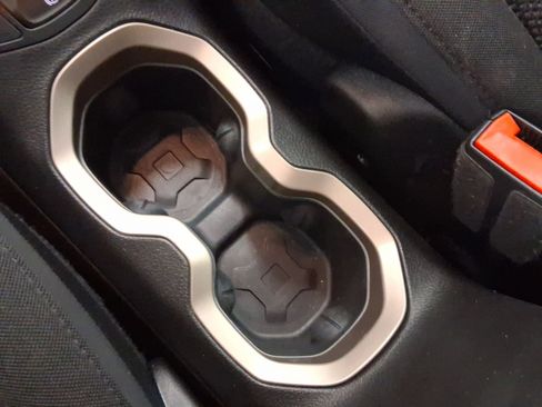 Used 2016 Jeep Renegade 75th Anniversary image 27