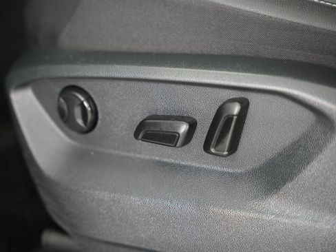 Used 2021 Volkswagen Tiguan SE w/ Panoramic Sunroof Package image 49