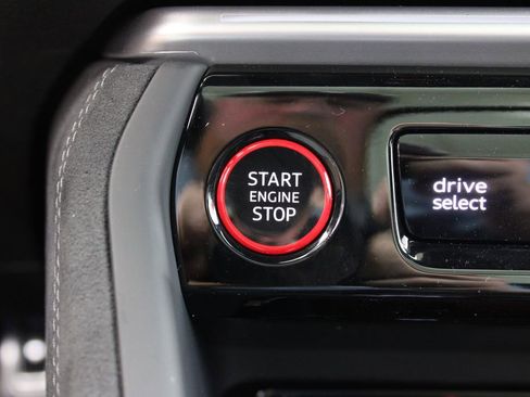 New 2025 Audi SQ5 Prestige image 11